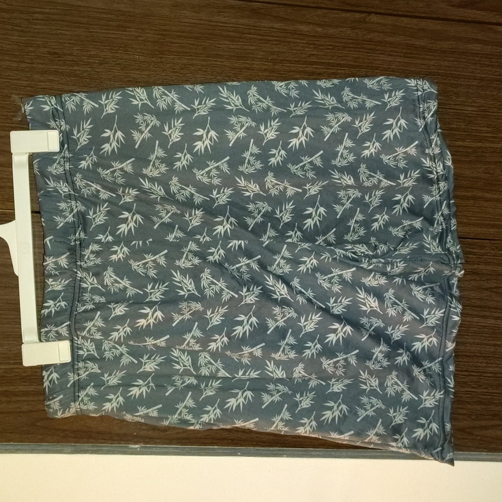 Essentials Men's Gray Patterned Shorts - Picture 5 of 6